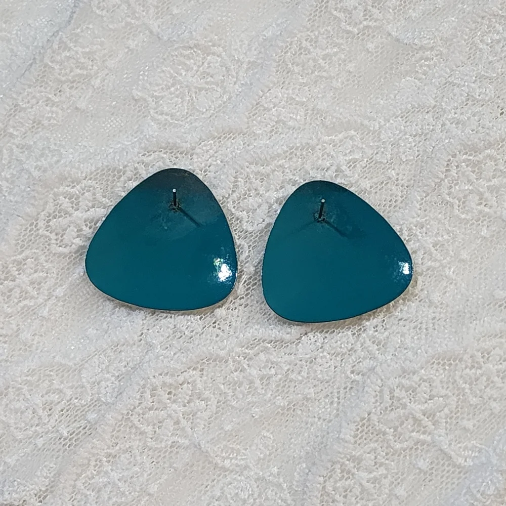 N/A turquoise colored